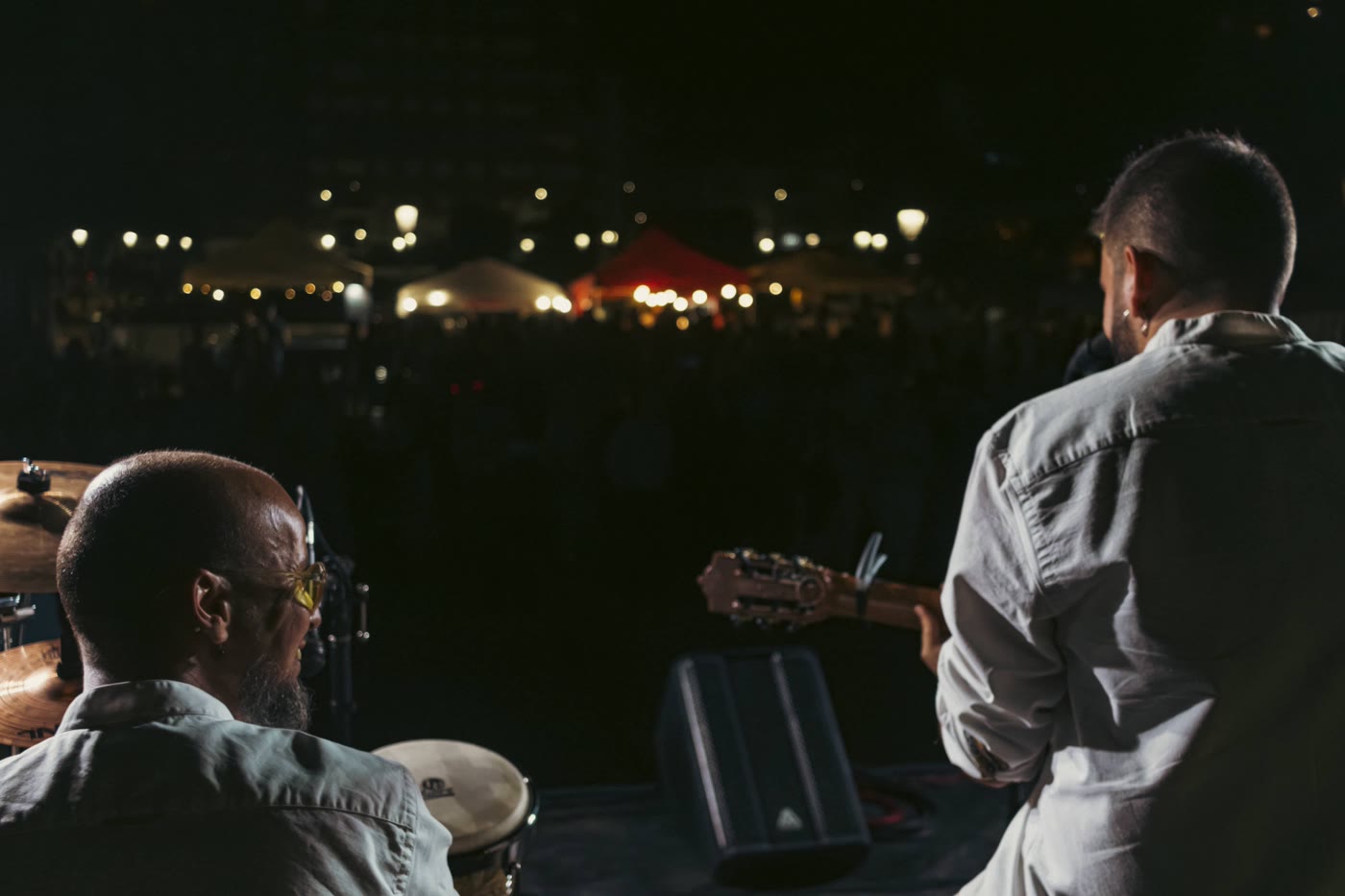 Percusión y guitarra en concierto