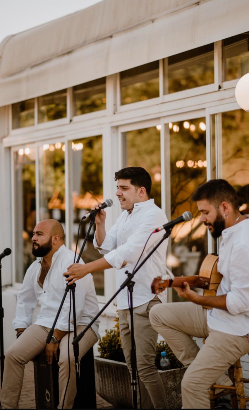 El grupo actuando en un evento